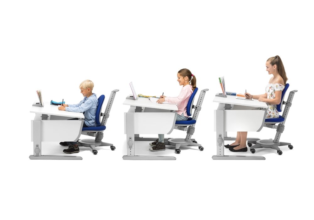 Adjusting the moll desk and chair for comfortable and proper seating posture for growing children | ergokid Singapore